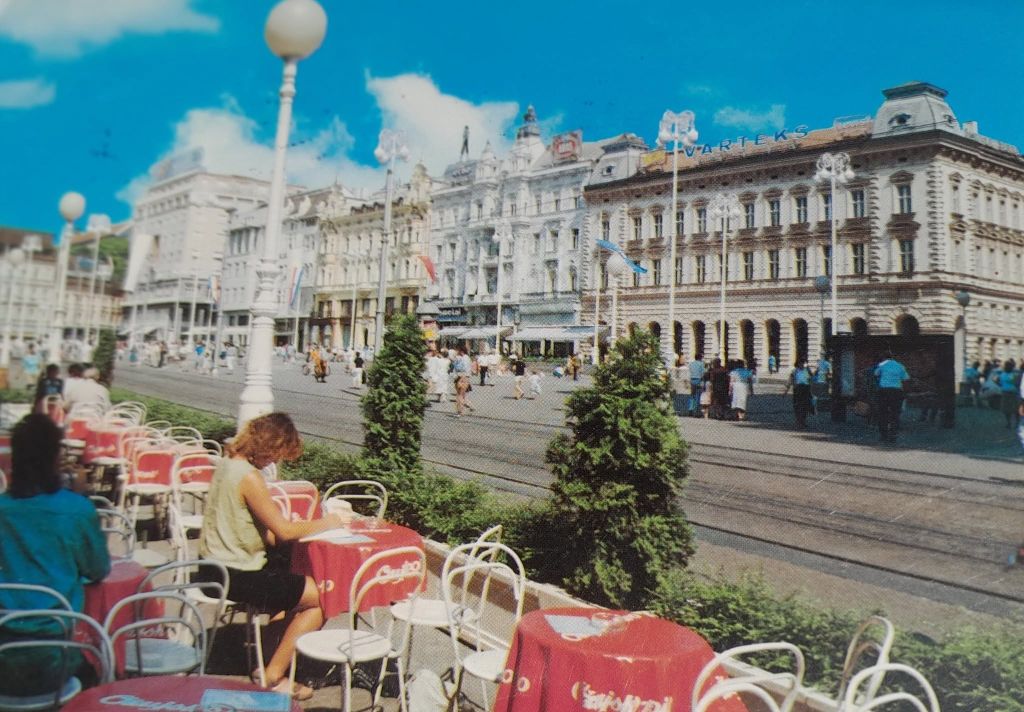 Trg bana Jelačića 1990. godine, terasa samoposlužne restauracije Mosor